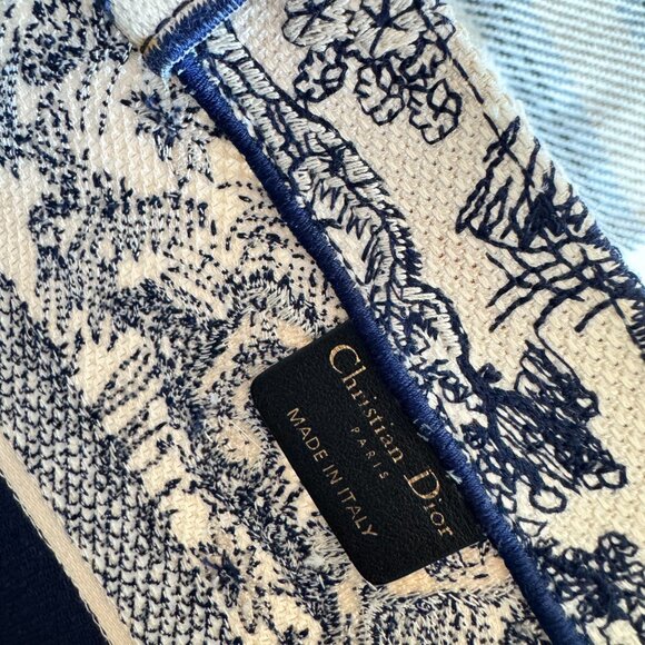 Medium Dior Toile De Jouy Book Tote - Picture 15 of 15